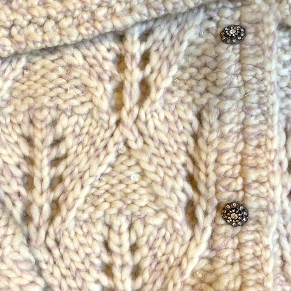 Beautiful hand knit sweater by Dollie - Picture 4 of 9